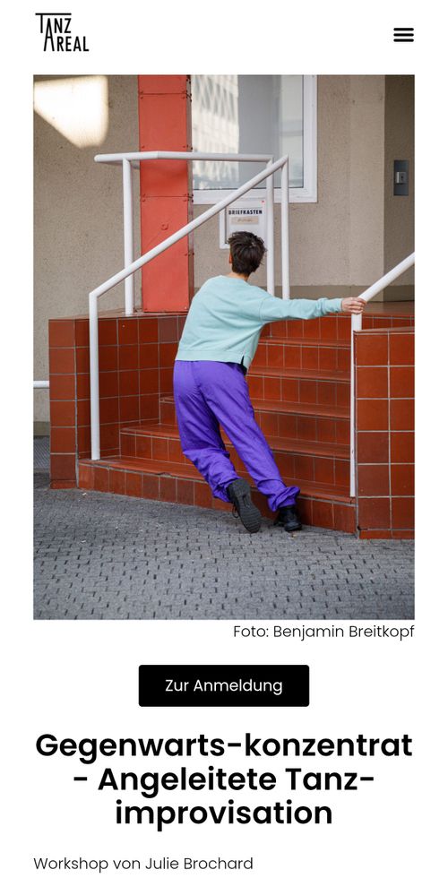 Eine Person Tanz vor eine Treppe