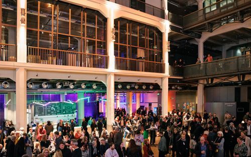 art Karlsruhe - Party im Hallenbau