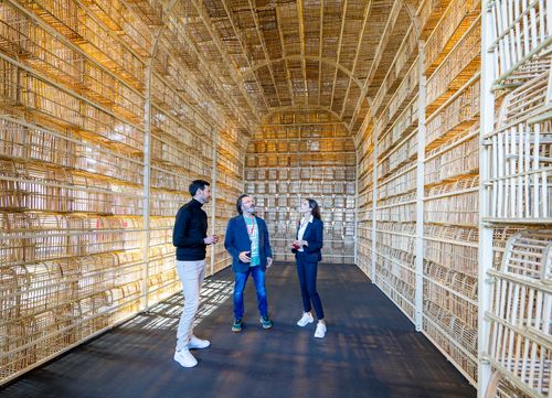 THE CAGE von Fahar Al-Salih auf der art karlsruhe 2023, Foto: Jürgen Rösner