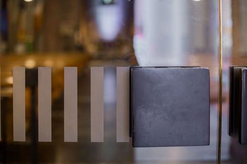 KIT-Panelgespräch im Rahmen von THE CAGE und der Internationalen Wochen gegen Rassismus: Wissen, Macht, Zugang - Wie wir Räume öffnen