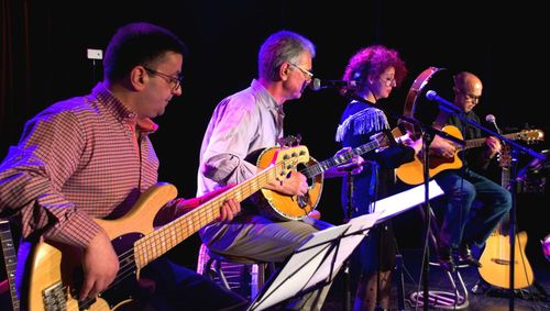 Freundschaftslieder - Sinem und Nikos singen von beiden Ufern der Ägäis